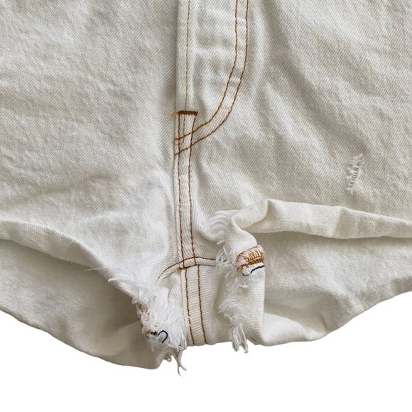 LEVI'S cotton high waisted white jean shorts - sz 27 - button closure - Picture 3 of 9